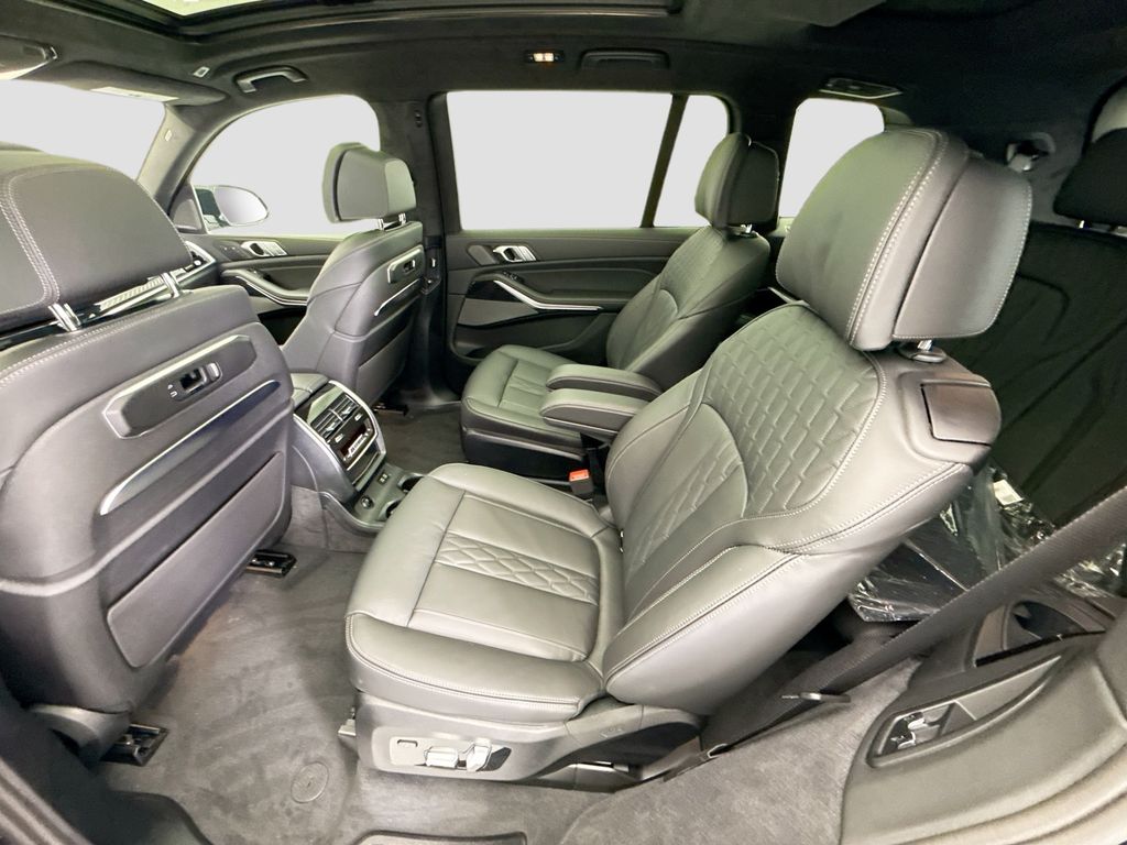 Thumbnail: 2027 BMW X7 - 20