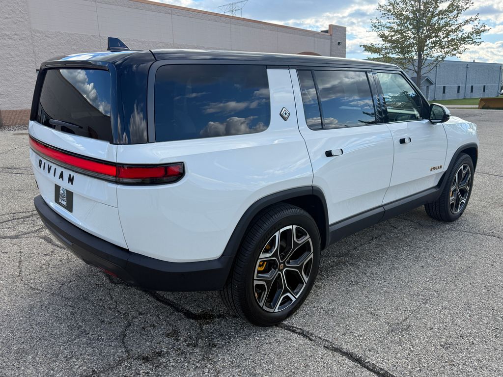 Rivian R1S