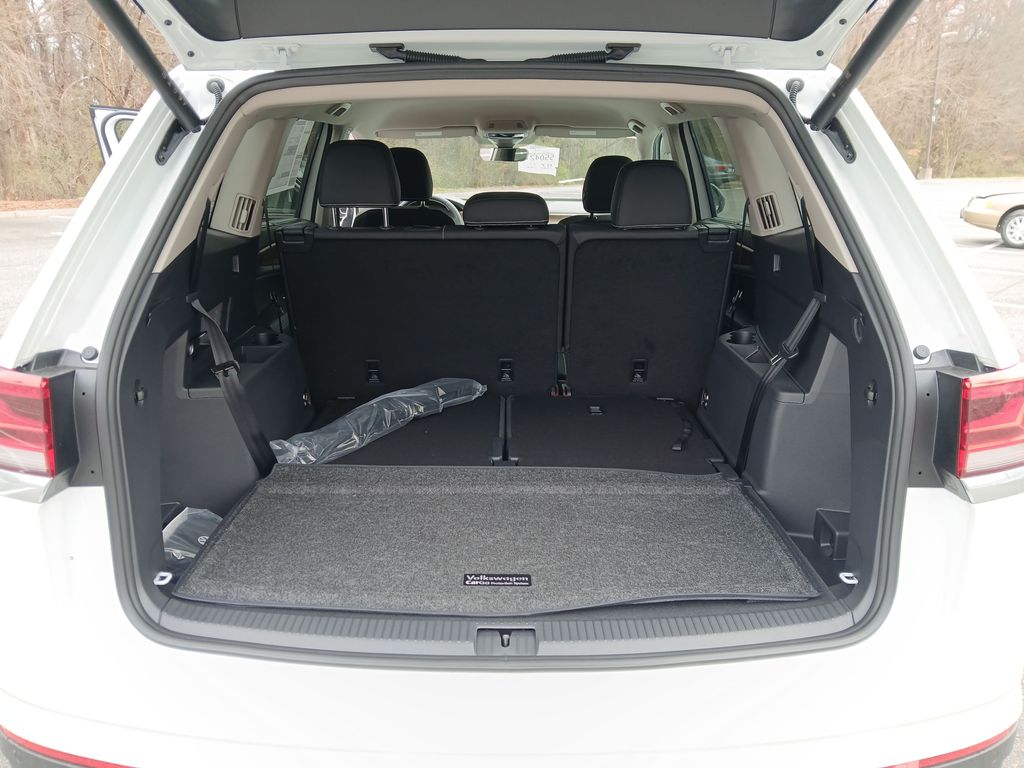 New 2026 White Volkswagen 2.0T SE w/Technology image 21