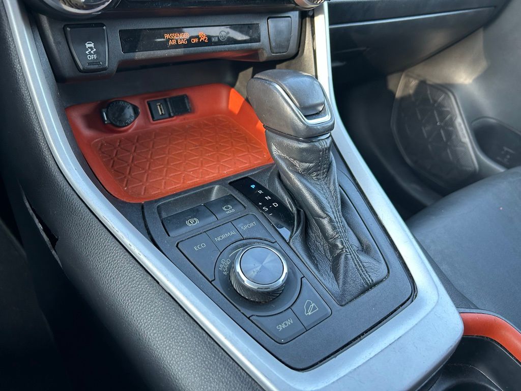Thumbnail: 2021 Toyota RAV4 - 27