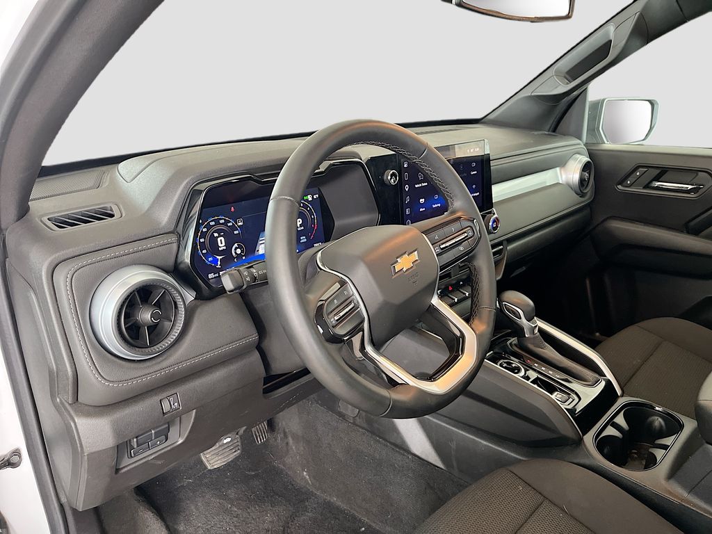 Used 2025 White Chevrolet LT image 9