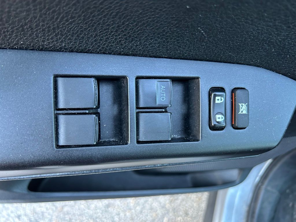 Thumbnail: 2017 Toyota RAV4 - 15