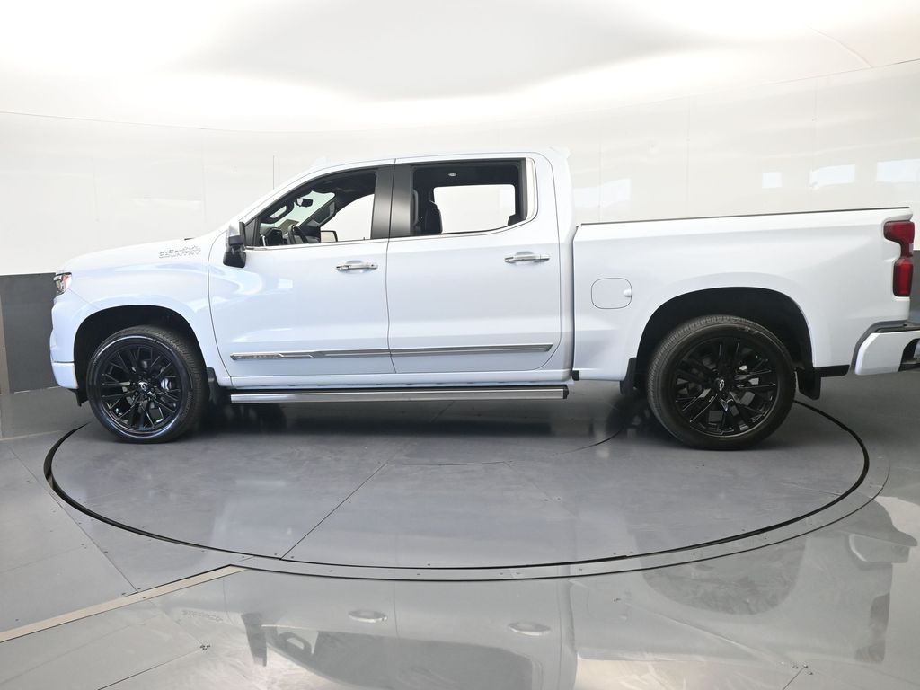 Used 2026 Summit White Chevrolet High Country image 2