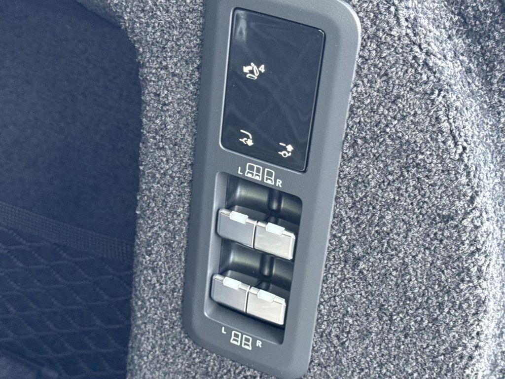 New 2026 Green Land Rover SE image 7