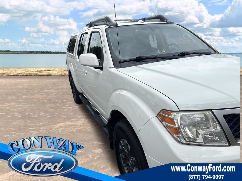 Glacier White 2017 Nissan Frontier Pickup Truck Four-Wheel Drive 5-Speed Automatic Overdrive