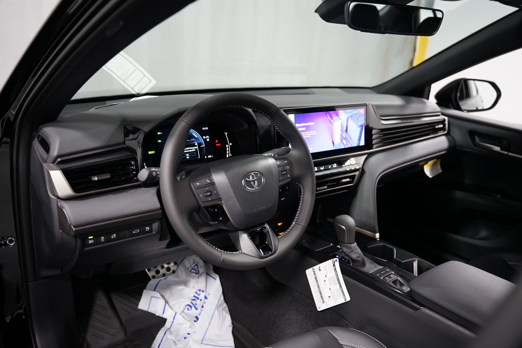 2025 Toyota Camry SE 11