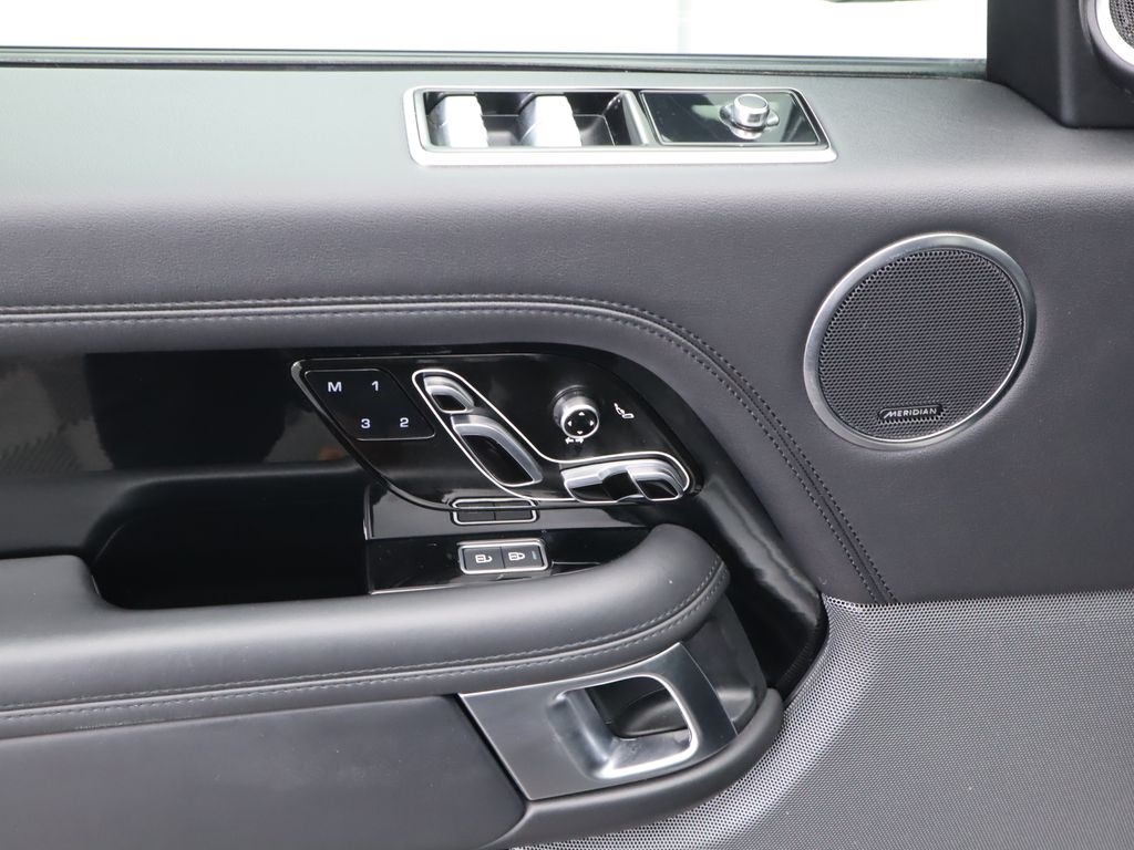 Thumbnail: 2021 Land Rover Range Rover - 23