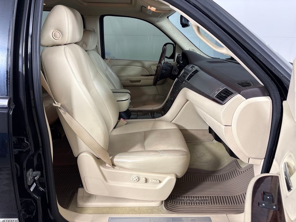 Used 2007 Black Cadillac Base image 6