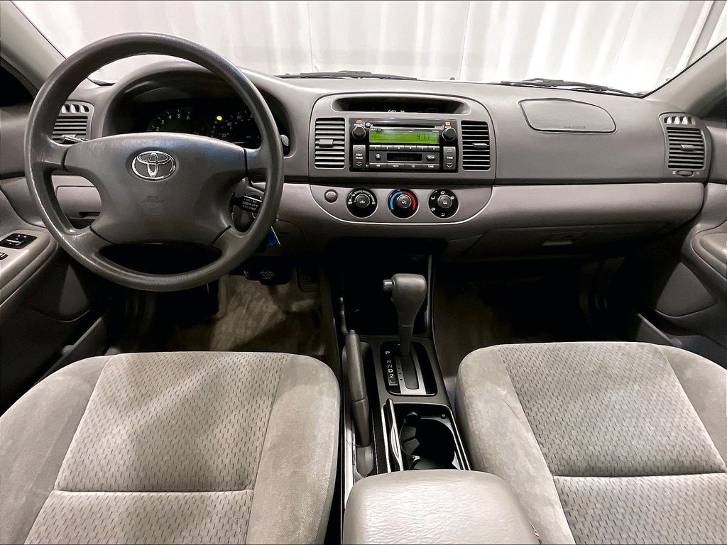 2004 Toyota Camry — photo 20