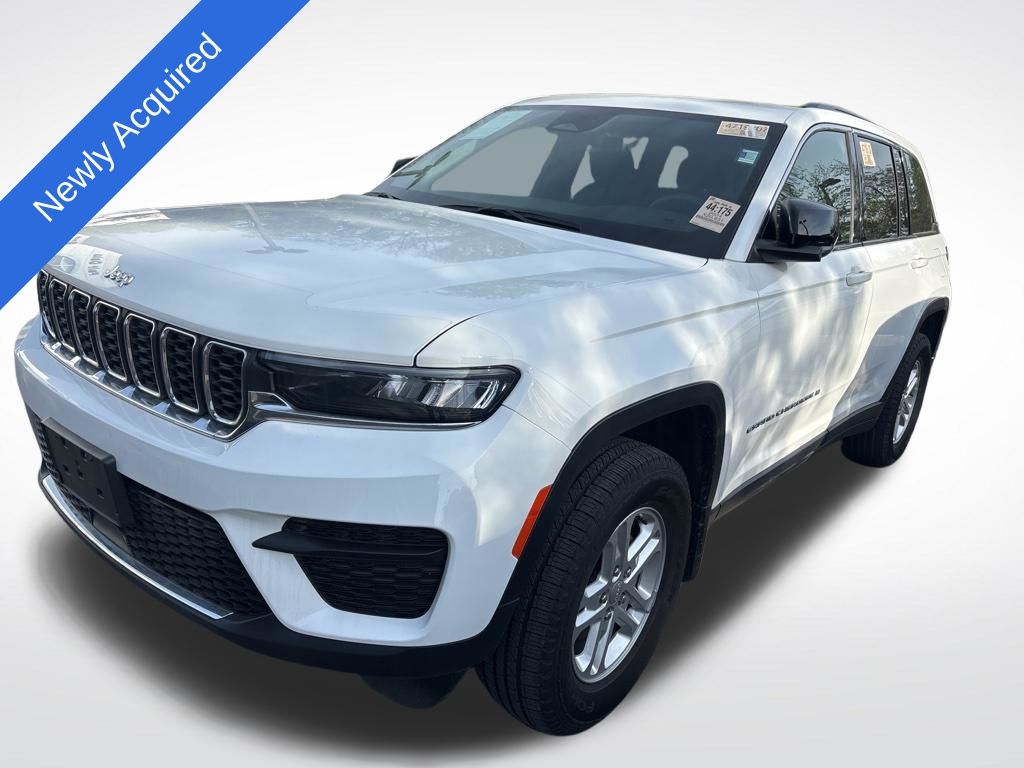 Bright White Clearcoat 2024 Jeep Grand Cherokee Laredo RWD SUV / Crossover 4X2 8-Speed Automatic