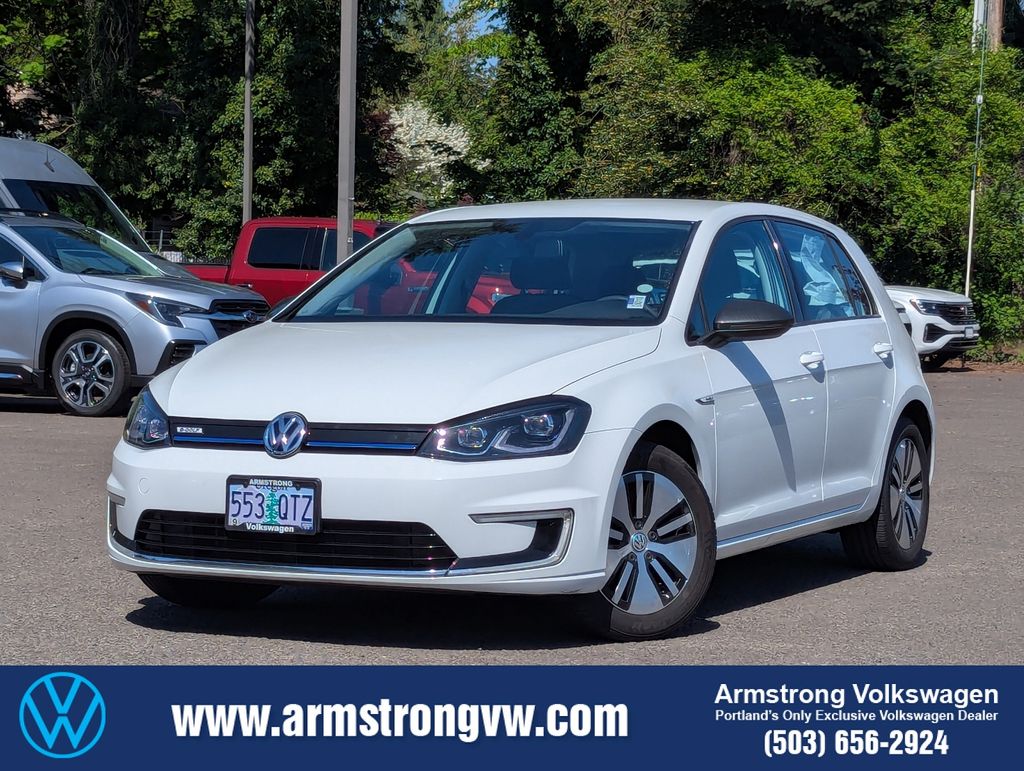 Pure White 2016 Volkswagen e-Golf SE Hatchback Front-Wheel Drive Automatic