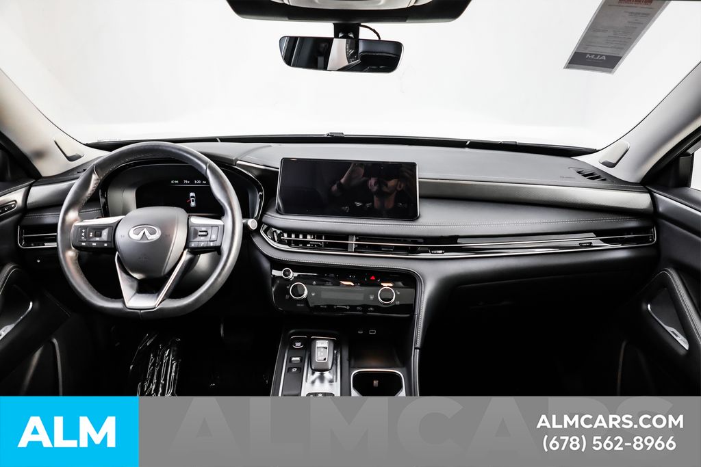 Used 2024 White INFINITI LUXE image 28