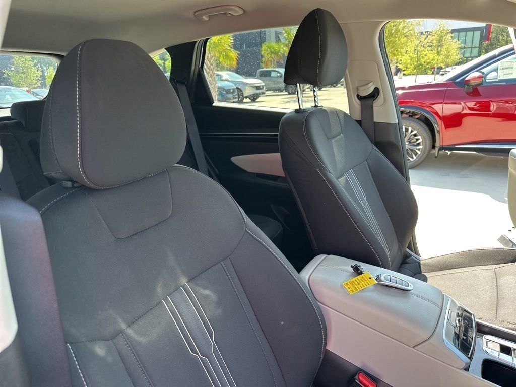 2024 White Pearl Hyundai Tucson SEL FWD SUV