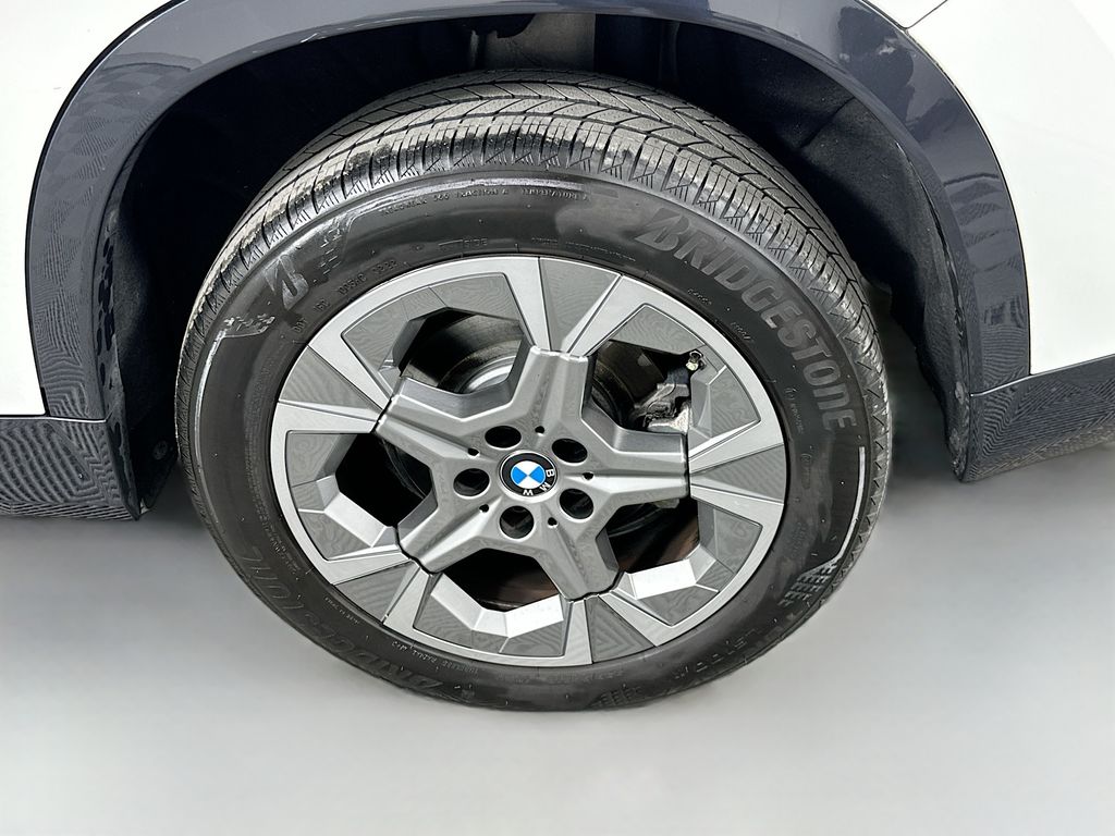Thumbnail: 2023 BMW X1 - 32