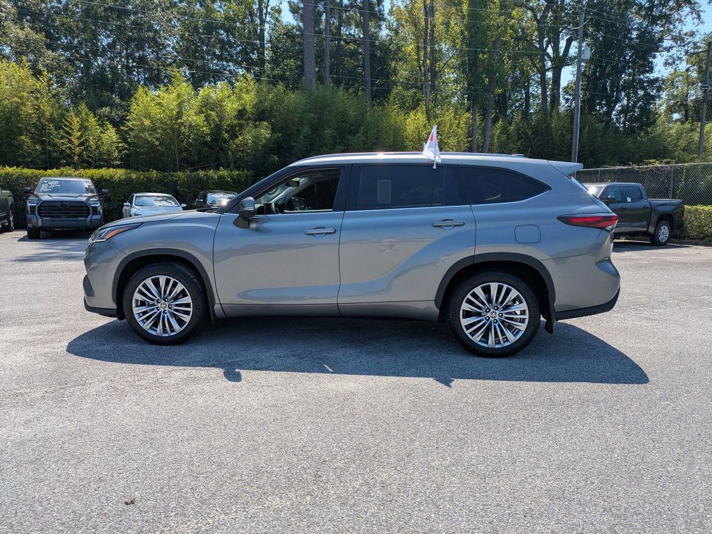 Used 2025 Toyota Highlander SUV