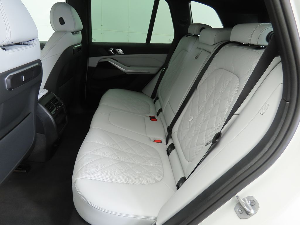 Thumbnail: 2026 BMW X5 - 21