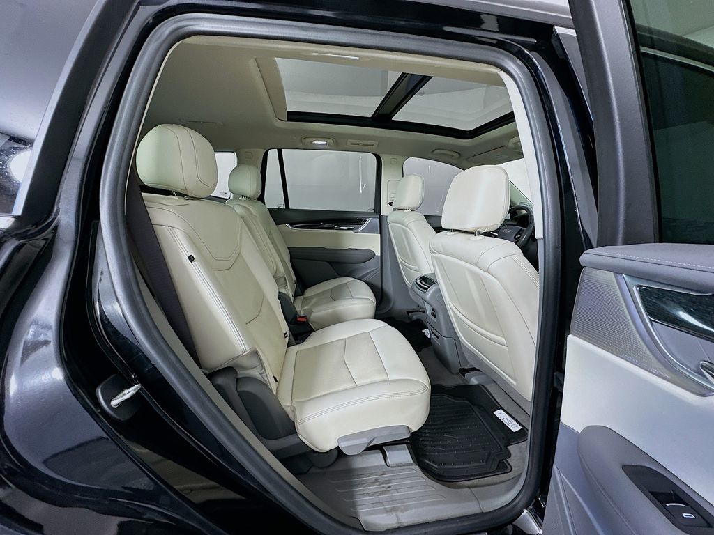 Thumbnail: 2021 Cadillac XT6 - 30