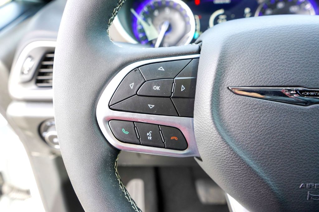 Used Car 2025 Chrysler Pacifica  Select For Sale Under $30,000 In Taylor, Texas