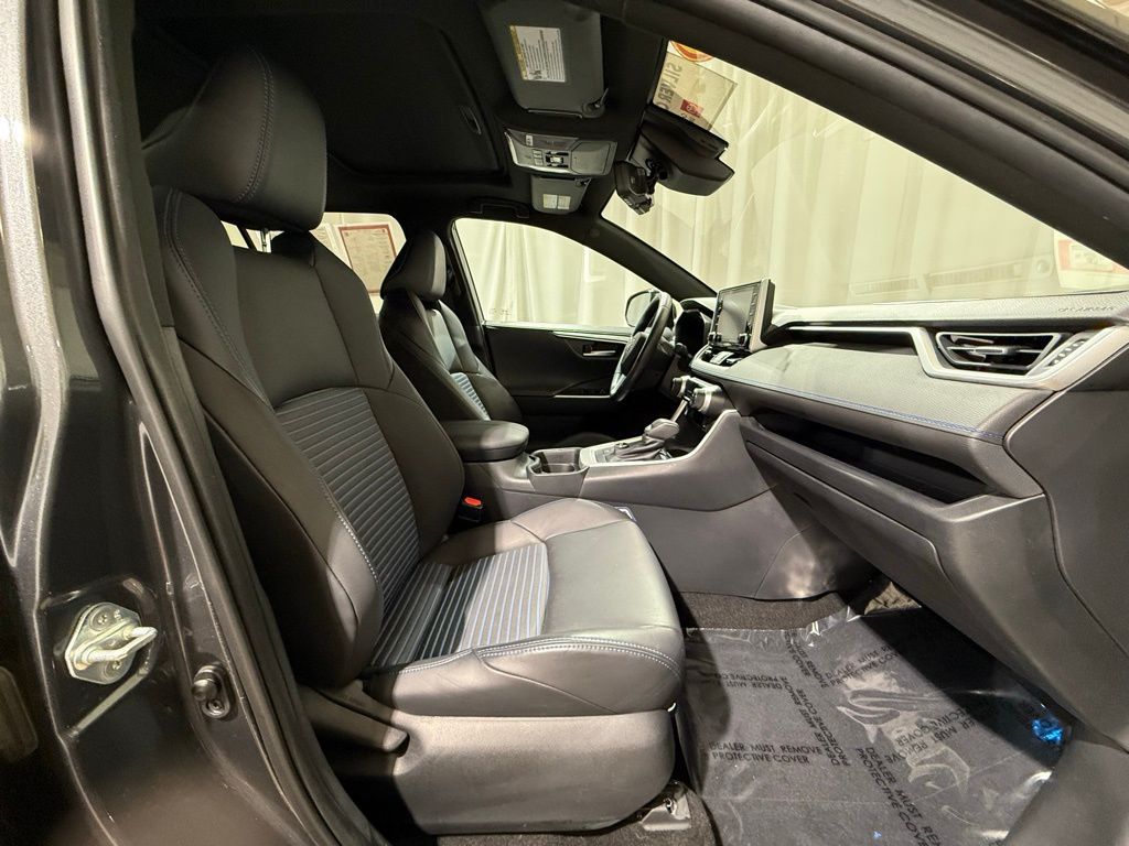 Thumbnail: 2019 Toyota RAV4 - 23