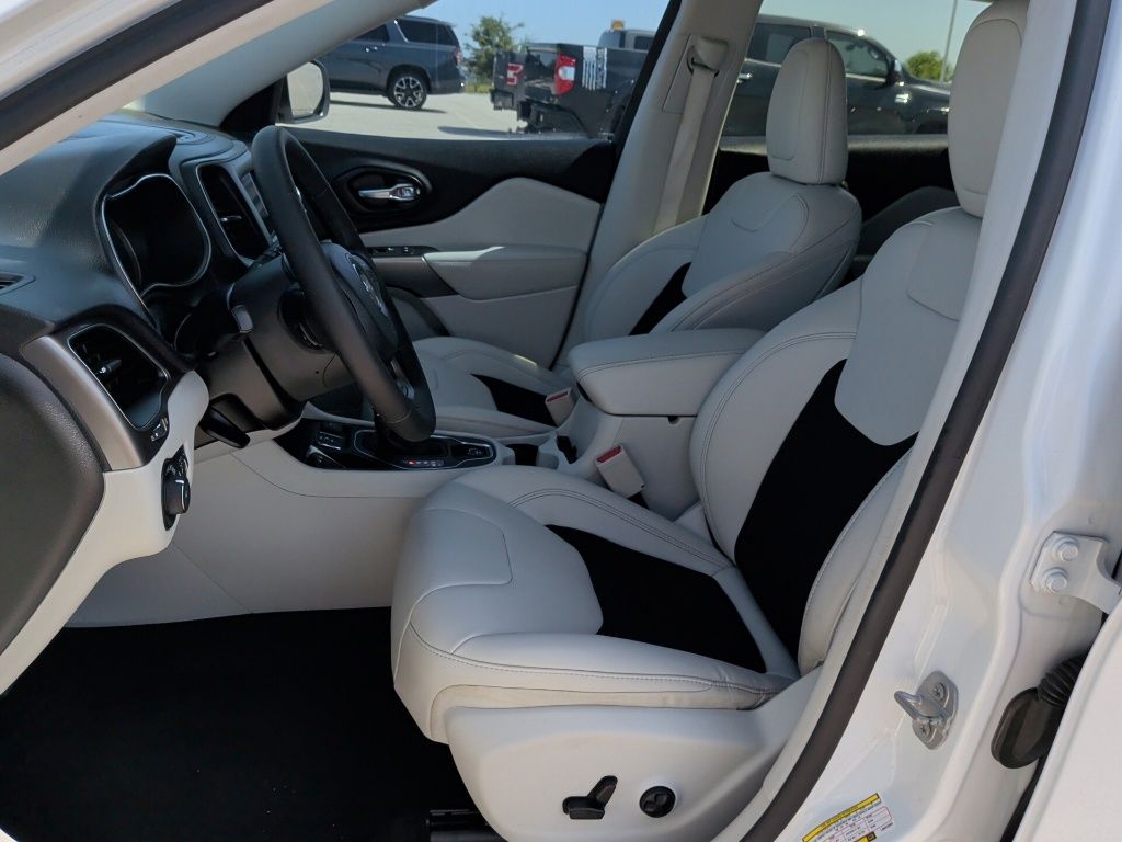 2020 Jeep Cherokee Latitude Plus White at Parkway Family Mazda