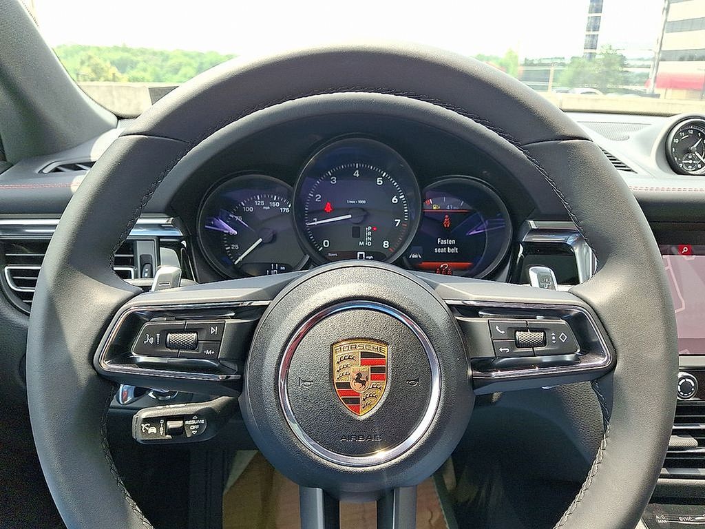 Thumbnail: 2025 Porsche Macan - 23