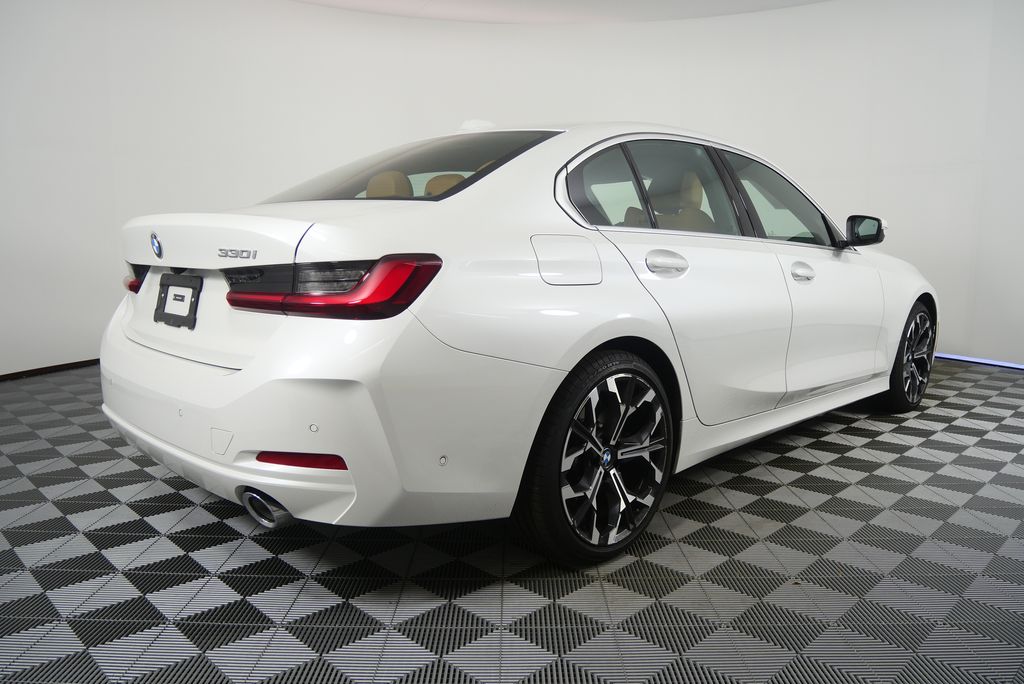 Thumbnail: 2025 BMW 3 Series - 3