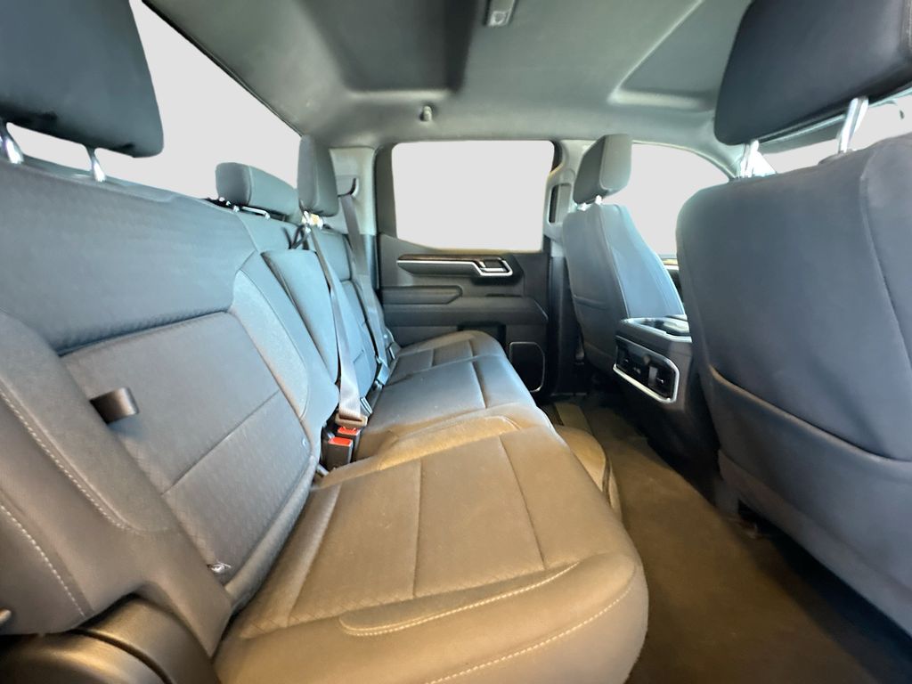 Used 2025 White GMC Elevation image 27
