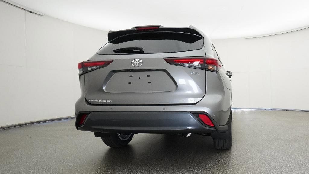 Thumbnail: 2025 Toyota Highlander - 16