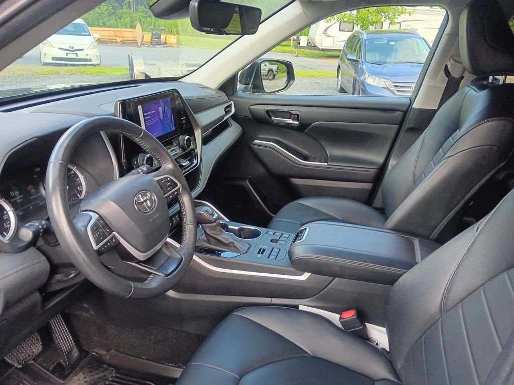Used 2023 Toyota Highlander SUV