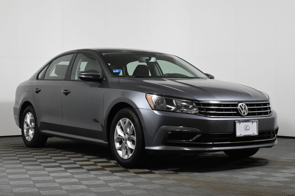 Thumbnail: 2018 Volkswagen Passat - 10