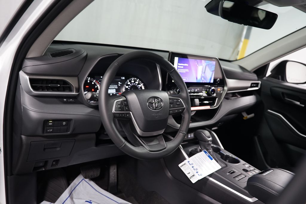 Thumbnail: 2026 Toyota Highlander - 11