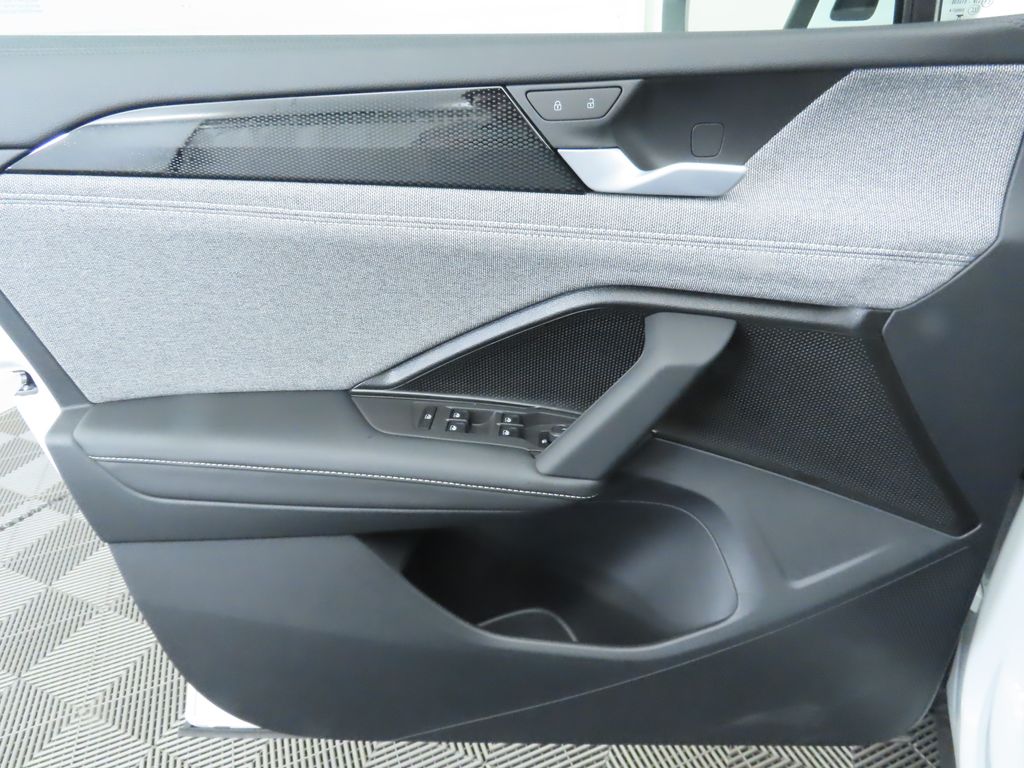 Thumbnail: 2025 Volkswagen Tiguan - 25