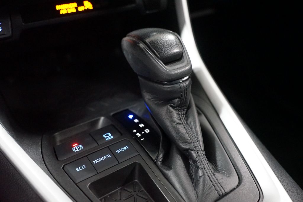 Thumbnail: 2021 Toyota RAV4 - 20