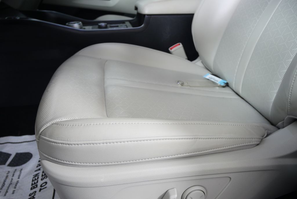 Thumbnail: 2023 Kia Sorento - 10