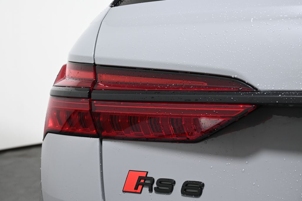 Thumbnail: 2024 Audi RS 6 - 12