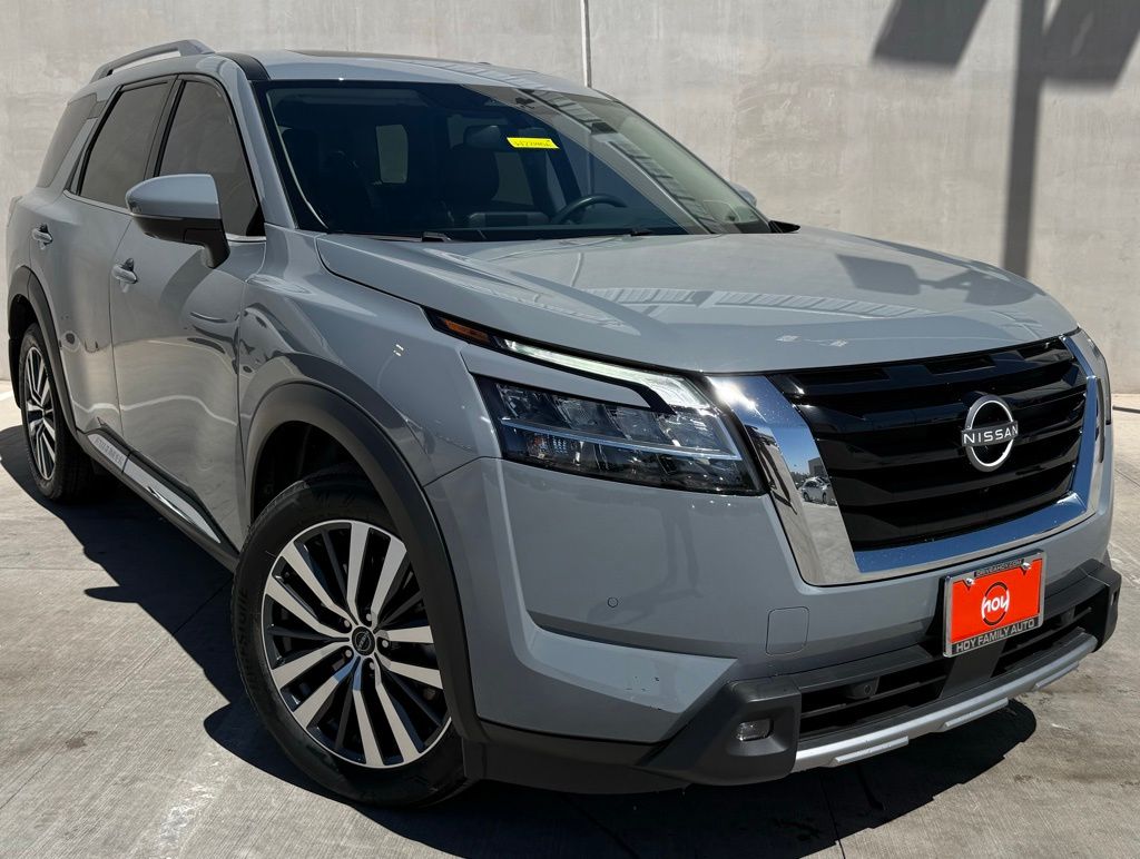 2022 Nissan Pathfinder Platinum FWD
