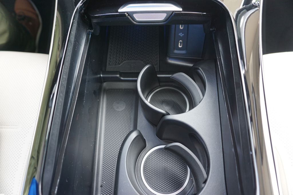 2025 Mercedes-Benz GLC 300 29
