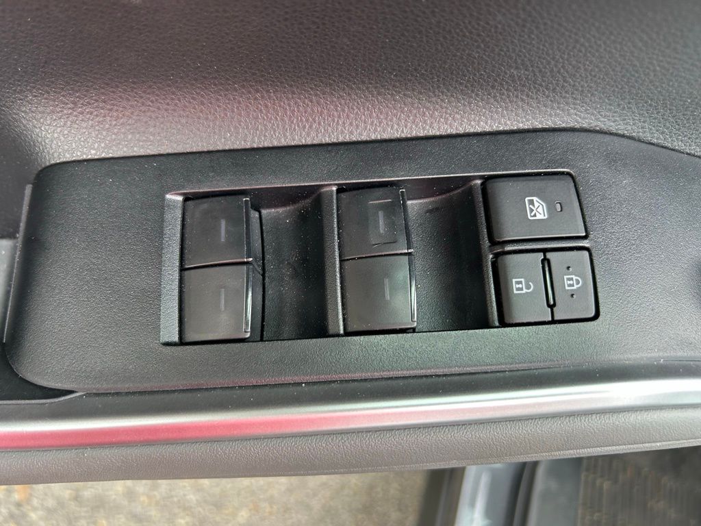 Thumbnail: 2023 Toyota Highlander - 18