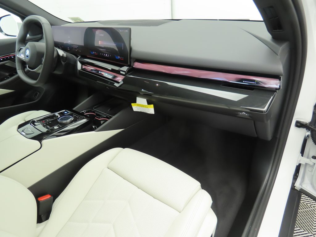 Thumbnail: 2026 BMW i5 - 18