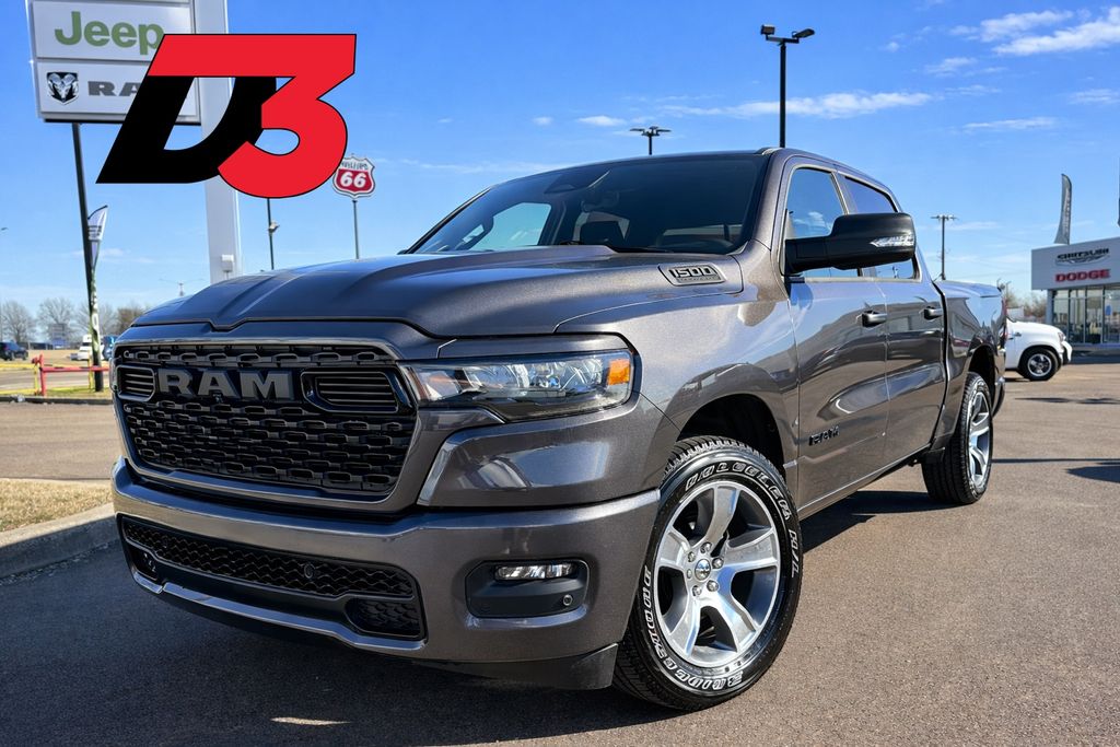 2026 RAM 1500 Express Crew Cab 4WD