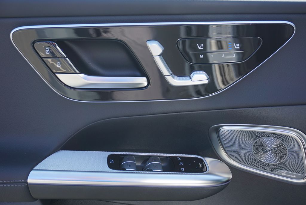 Thumbnail: 2025 Mercedes-Benz GLC - 23