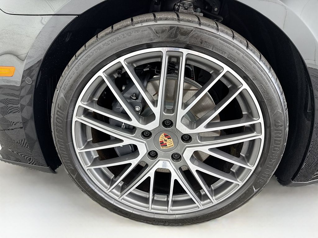 Thumbnail: 2026 Porsche Panamera - 31