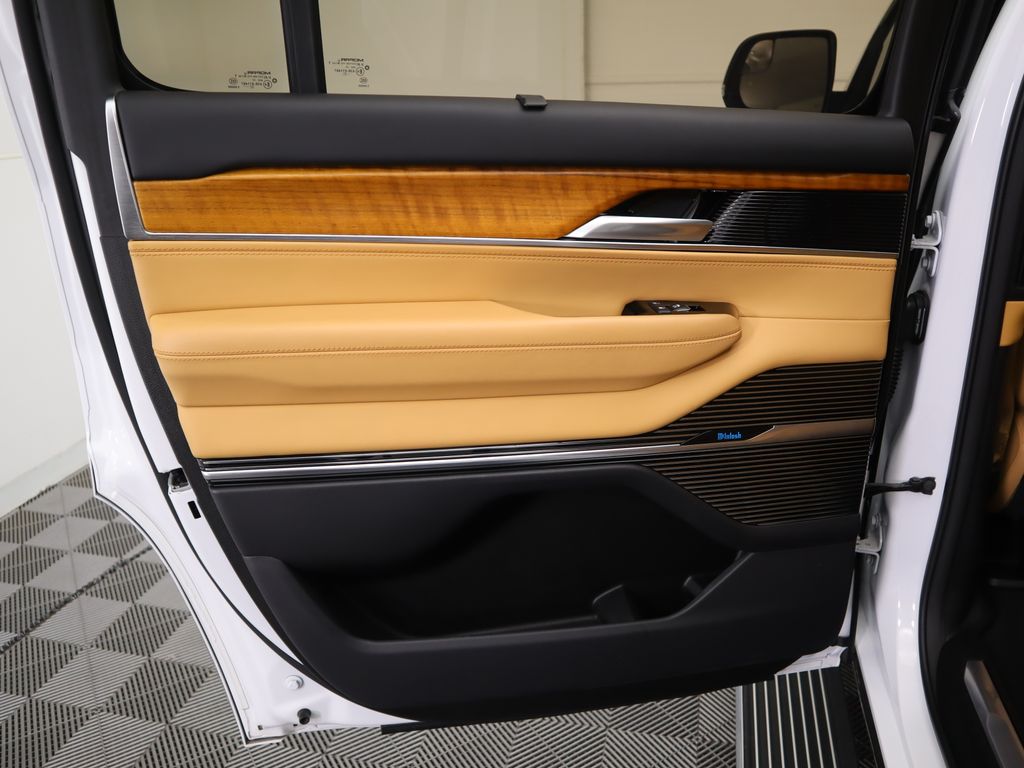 Thumbnail: 2022 Jeep Grand Wagoneer - 28
