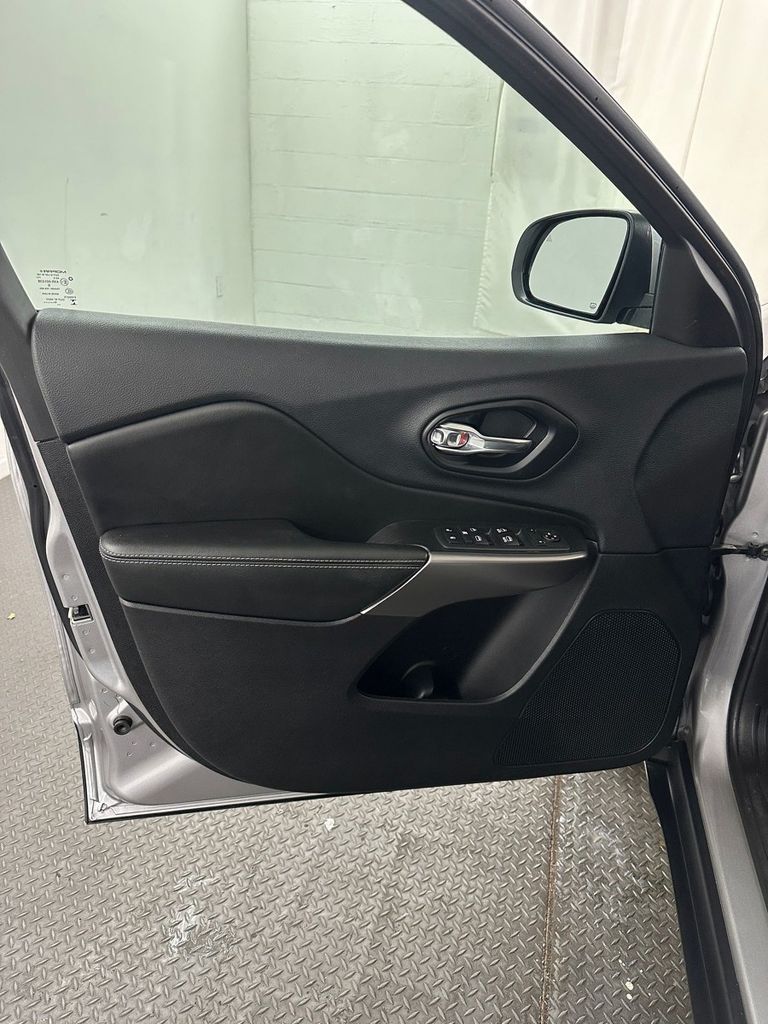 used 2019 Jeep Cherokee car, priced at $15,985