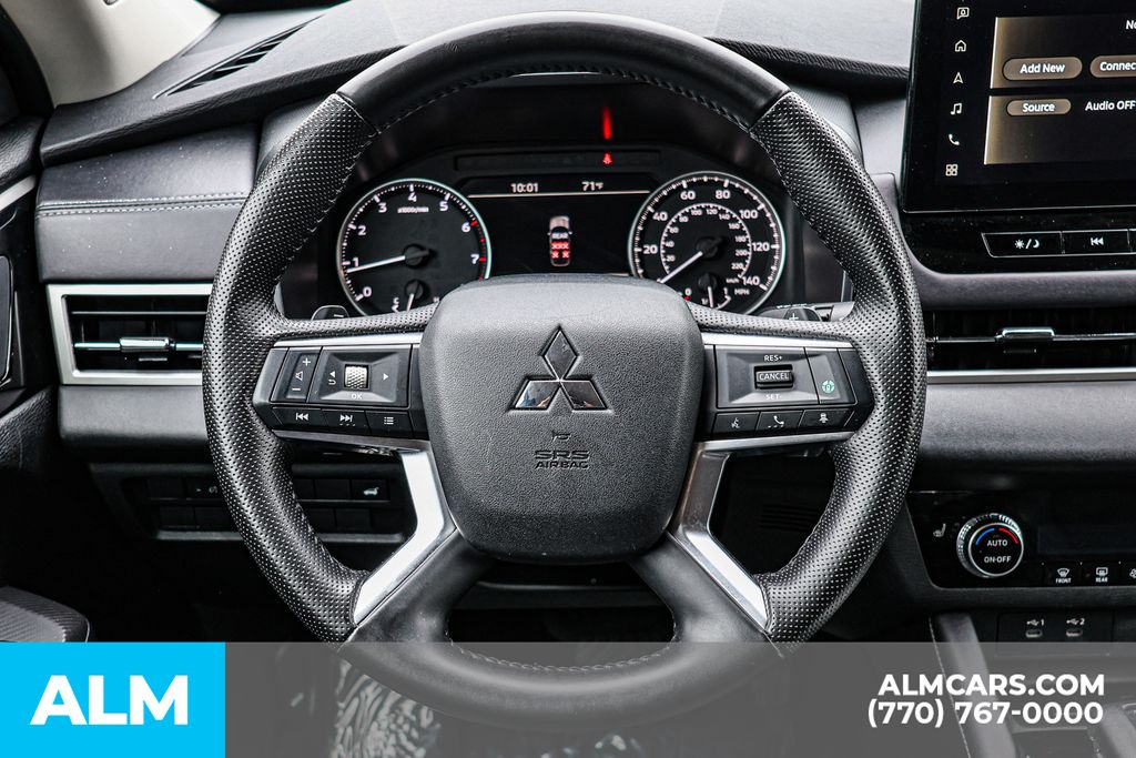 Used 2025 Gray Mitsubishi SE image 31