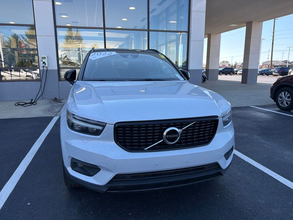 Thumbnail: 2022 Volvo XC40 - 5