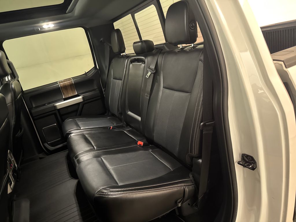 2019 White Platinum Clearcoat Metallic Ford F-150 Lariat 4X4 Truck
