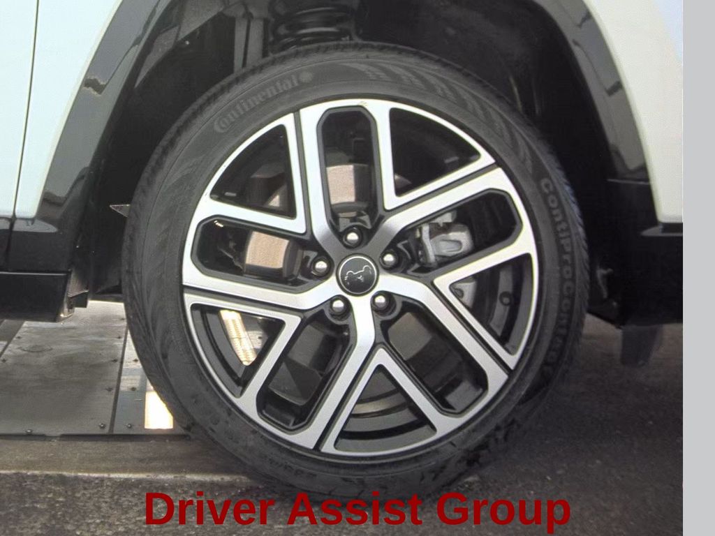 2025 Bright White Clearcoat Jeep Compass Limited 4X4 SUV
