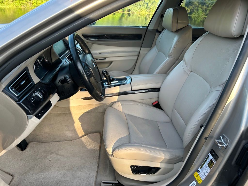 Thumbnail: 2011 BMW 7 Series - 14