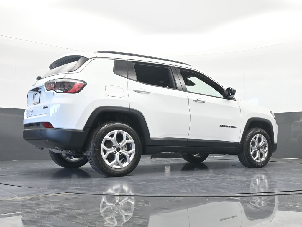 New 2026 Bright White Clearcoat Jeep Latitude image 53